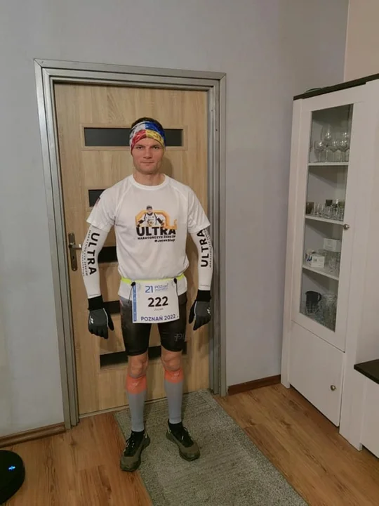 Jacek Klimczak i Pani Parasolka na mecie 21. Poznań Maraton