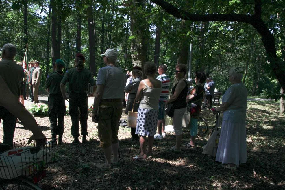 Odsłonięcie pominka profesora Jana Szyszko w asyście policji