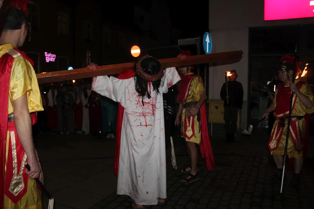 Droga Krzyżowa ulicami Jarocina przygotowana przez parafie Chrystusa Króla i św. Marcina
