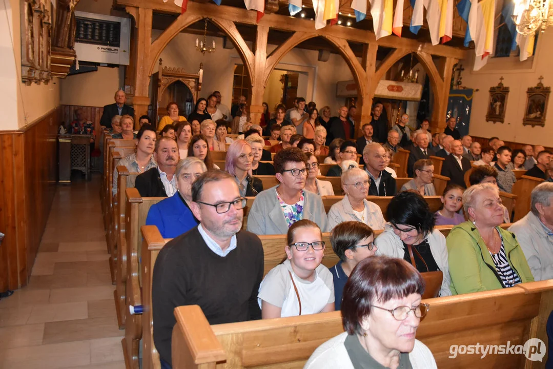 Powitanie nowego proboszcza w  parafii w Siemowie (gm. Gostyń)