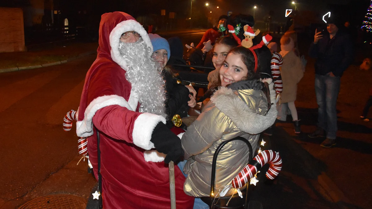 Rodzinny Festyn Mikołajkowy z ubieraniem choinki na os. Pożegowo w Gostyniu