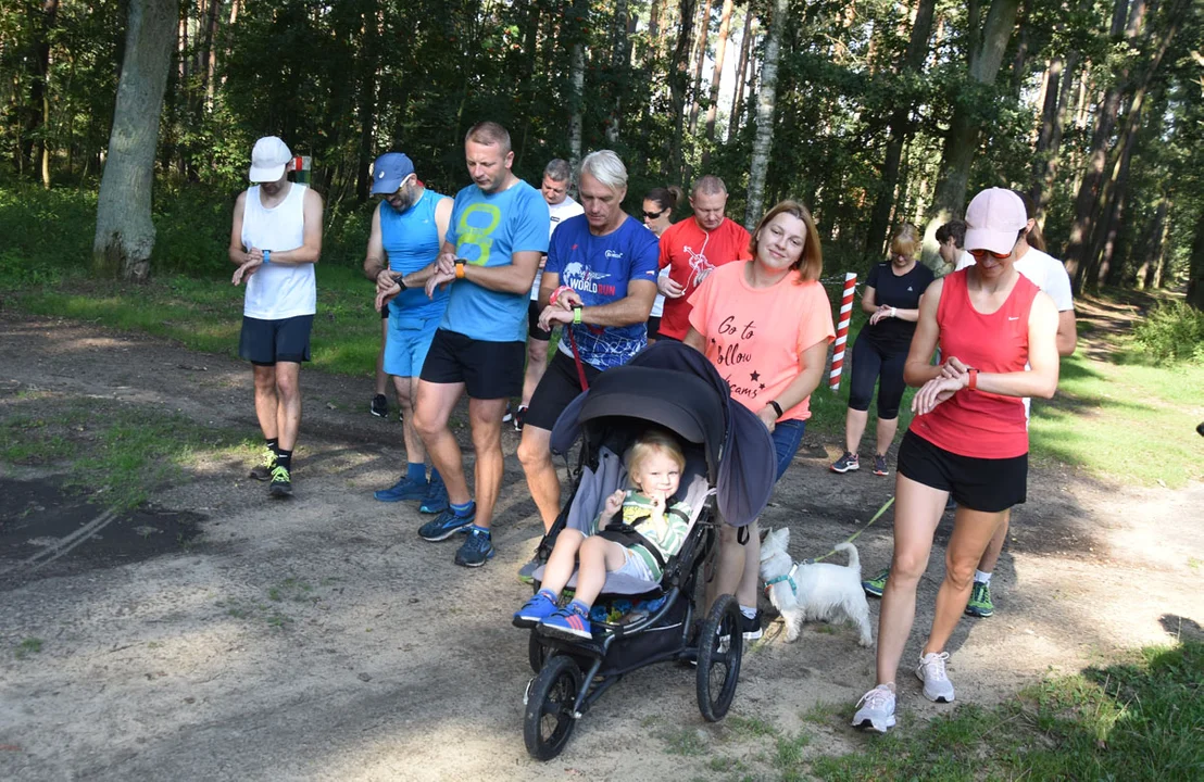 Parkrun w Gostyniu świętował urodziny. Były szampan, ciasto i obowiązkowo biegi - Zdjęcie główne