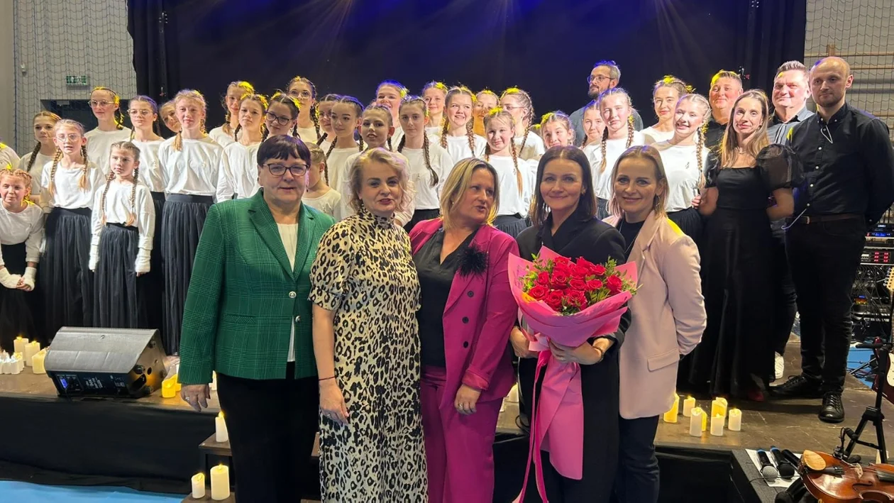 Szkoła w Biadkach rozbrzmiała muzyką. Noworoczny koncert pełen emocji [ZDJĘCIA] - Zdjęcie główne