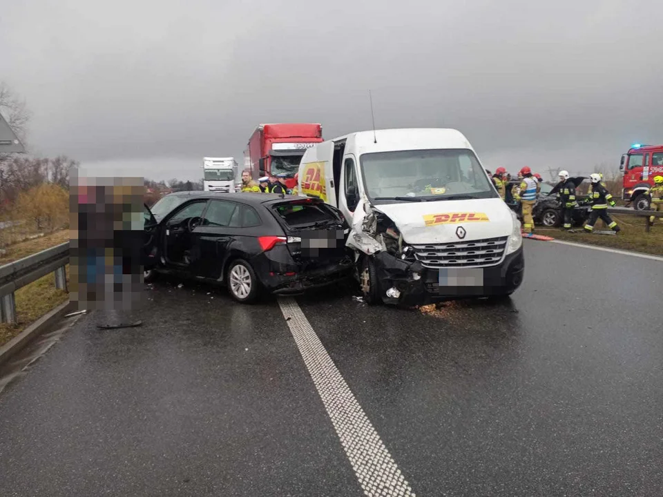 Zderzenie kilku pojazdów na S5 w okolicy Żmigródka (ZDJĘCIA) - Zdjęcie główne