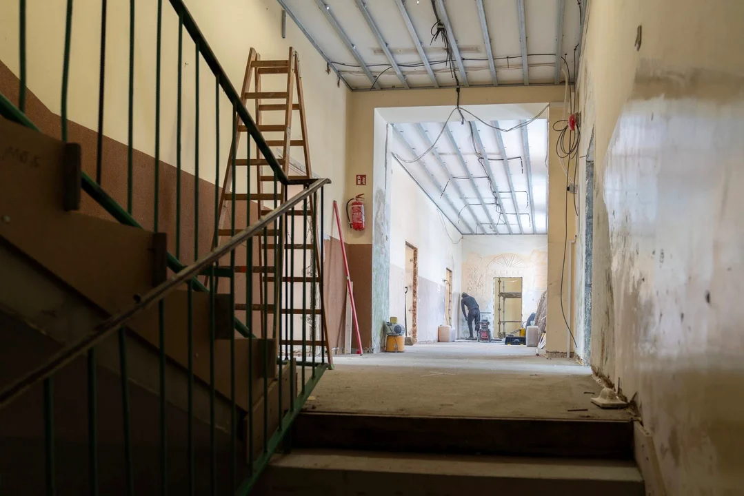 Trwa remont szkoły w Jaraczewie. „Prace w trakcie roku szkolnego zawsze powodują utrudnienia. Było to jednak konieczne” - Zdjęcie główne