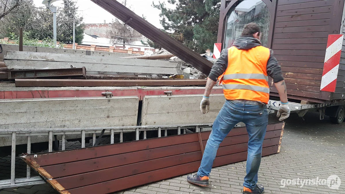 Zlikwidowano kiosk Ruchu przy poczcie w Gostyniu. Podobno ostatni w tym mieście