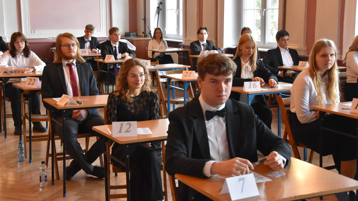 Matury 2025 w ZSO w Gostyniu. Egzamin z języka polskiego rozpoczęto punktualnie