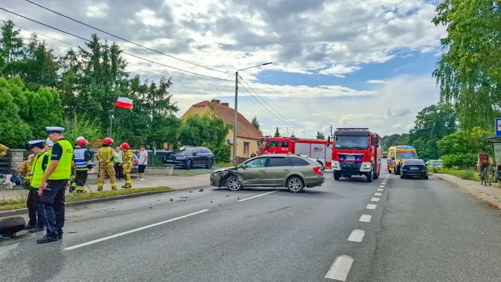 Zderzenie dwóch aut na DK11 w Witaszycach