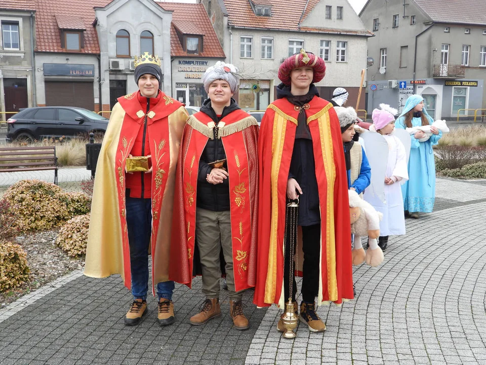 Orszak Trzech Króli i koncert kolęd w kościele w Piaskach Wlkp.