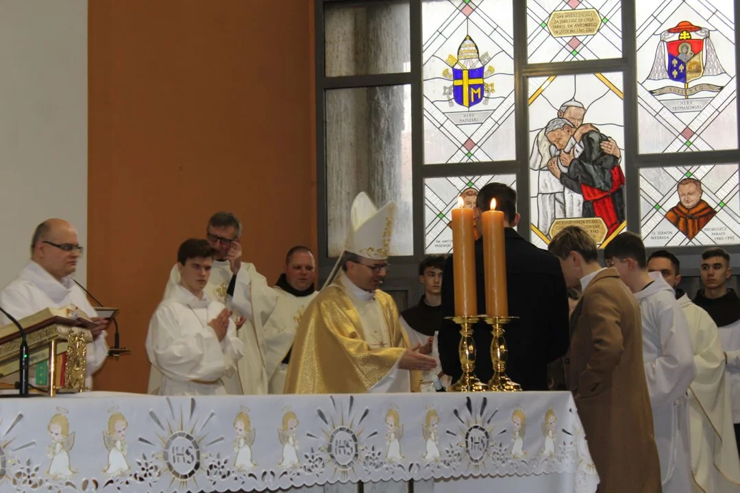 Franciszkanie w Jarocinie rozpoczęli świętowanie 90-lecia z biskupem kaliskim