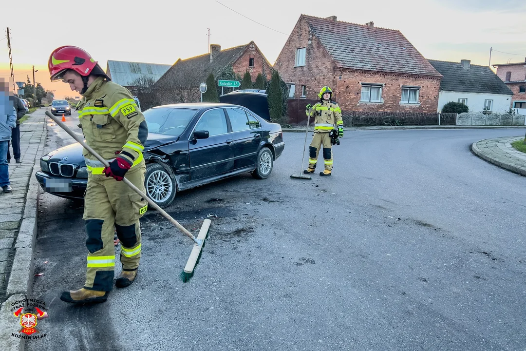 Wrotków. Zderzenie dwóch samochodów osobowych