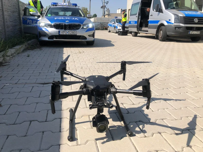 Policyjny dron monitorował zachowania kierowców w powiecie rawickim