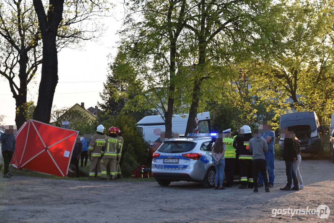 W Śmiłowie (gm. Poniec) nastolatek uderzył w słup osobówką