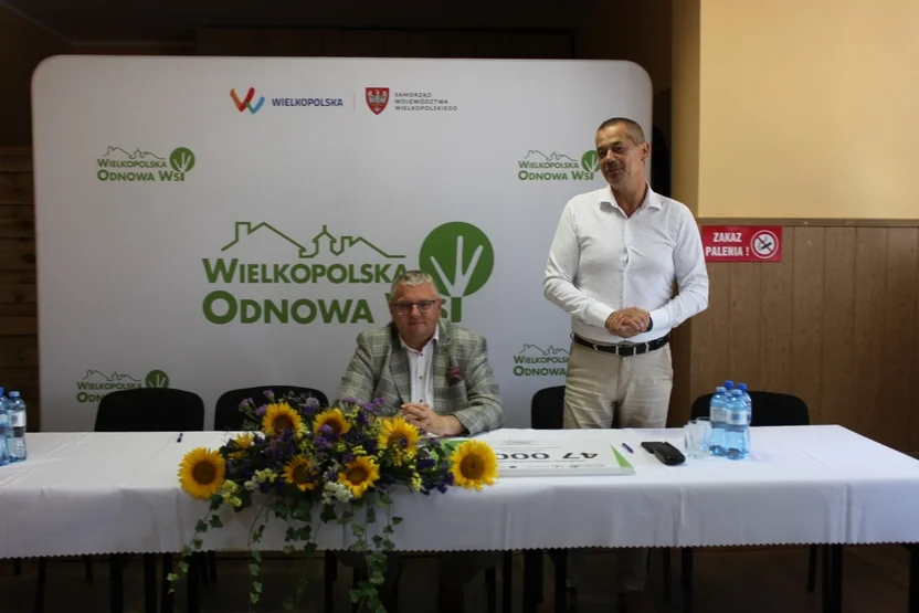 Podpisanie umów w ramach programu Wielkopolska Odnowa Wsi w Wieczynie