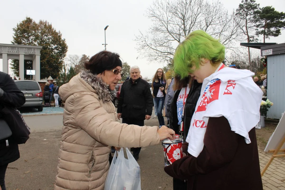 Zbiórka na cmentarzach w Jarocinie i Żerkowie