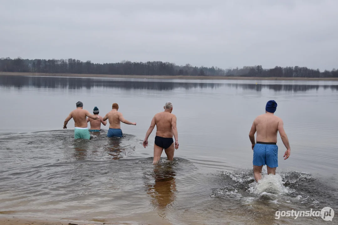 Klub Morsów "Niedźwiedź" Gostyń zorganizował dla WOŚP piknik na plaży jeziora cichowskiego