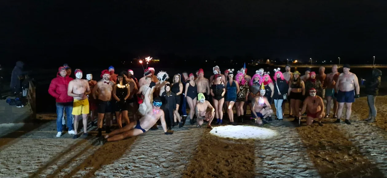 Sylwestrowe morsowanie w Gołuchowie - Zdjęcie główne