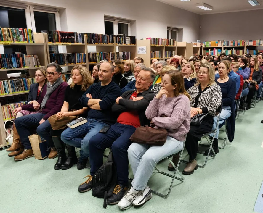 Autorka wciągających powieści odwiedzi Gołuchów. Agnieszka Jeż spotka się z czytelnikami w bibliotece - Zdjęcie główne