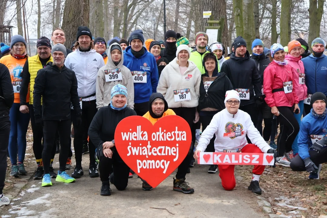 Sportowcy wspierają WOŚP.  Wystartował bieg „Policz się z cukrzycą” w Pleszewie [ZDJĘCIA] - Zdjęcie główne