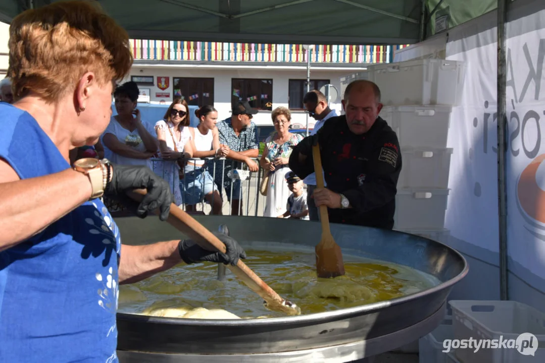 Święto Sera Smażonego w  w Pogorzeli - ustanowili rekord Polski  na największą porcję sera smażonego