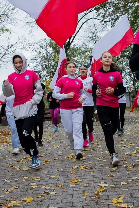 Biegacze Jarocin pobiegli szlakiem pomników poświęconych bohaterom Ziemi Jarocińskiej