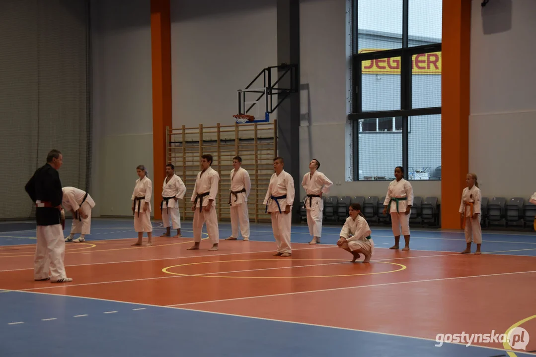 Trening Klubu TKKF Tęcza w nowej hali sportowej w Gostyniu