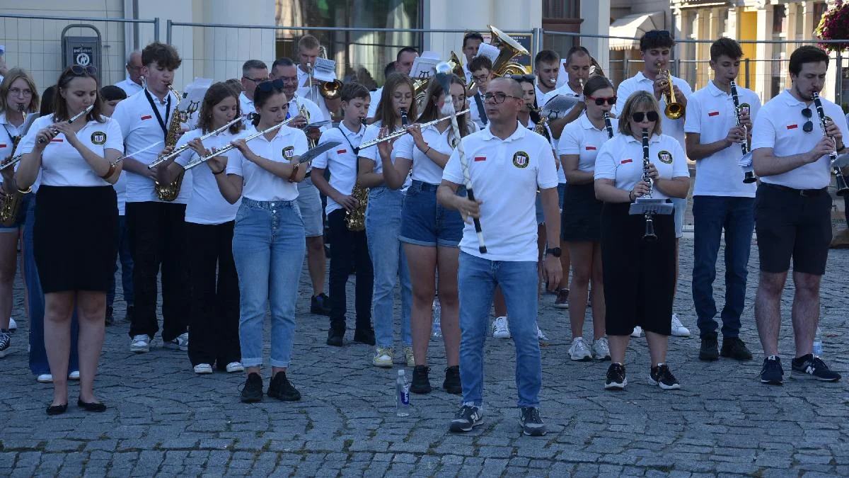 II Festiwal Orkiestr Dętych w Gostyniu. Jubilaci dali koncert plenerowy na rynku - Zdjęcie główne