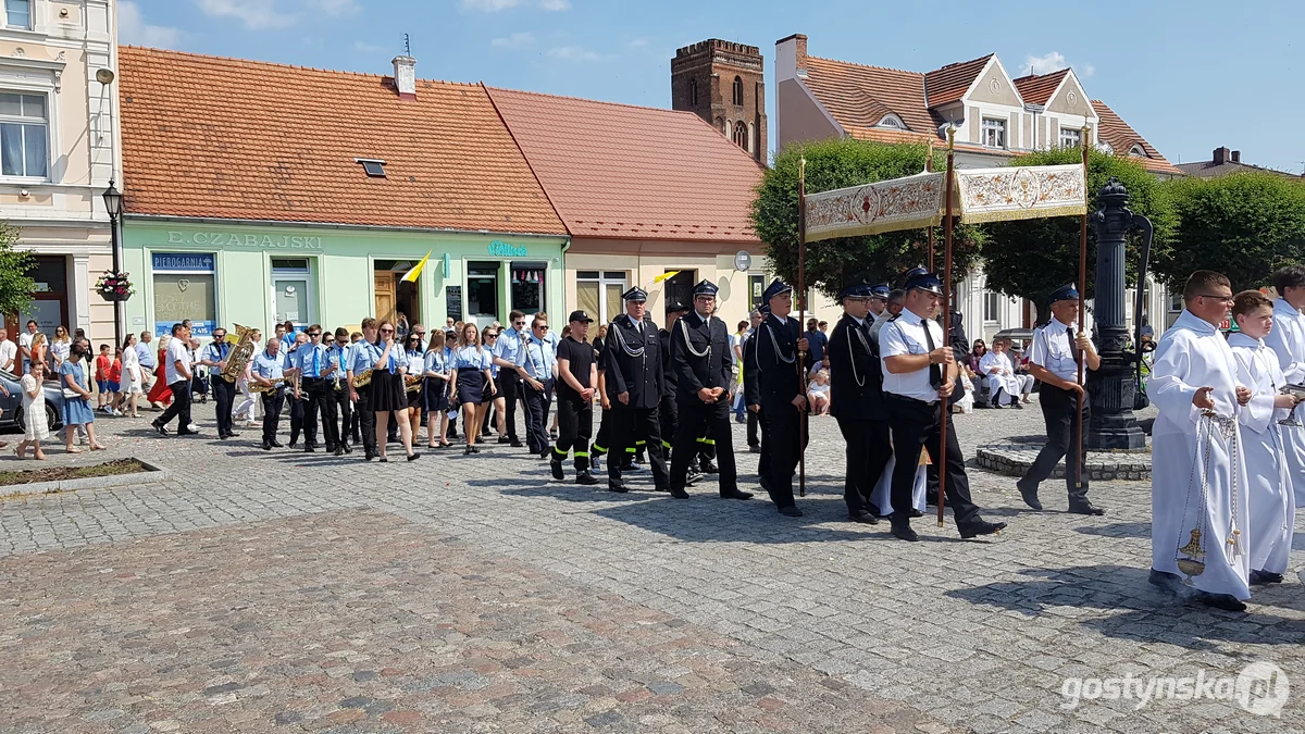 Gostyń - Boże Ciało 2023 - procesja ulicami miasta