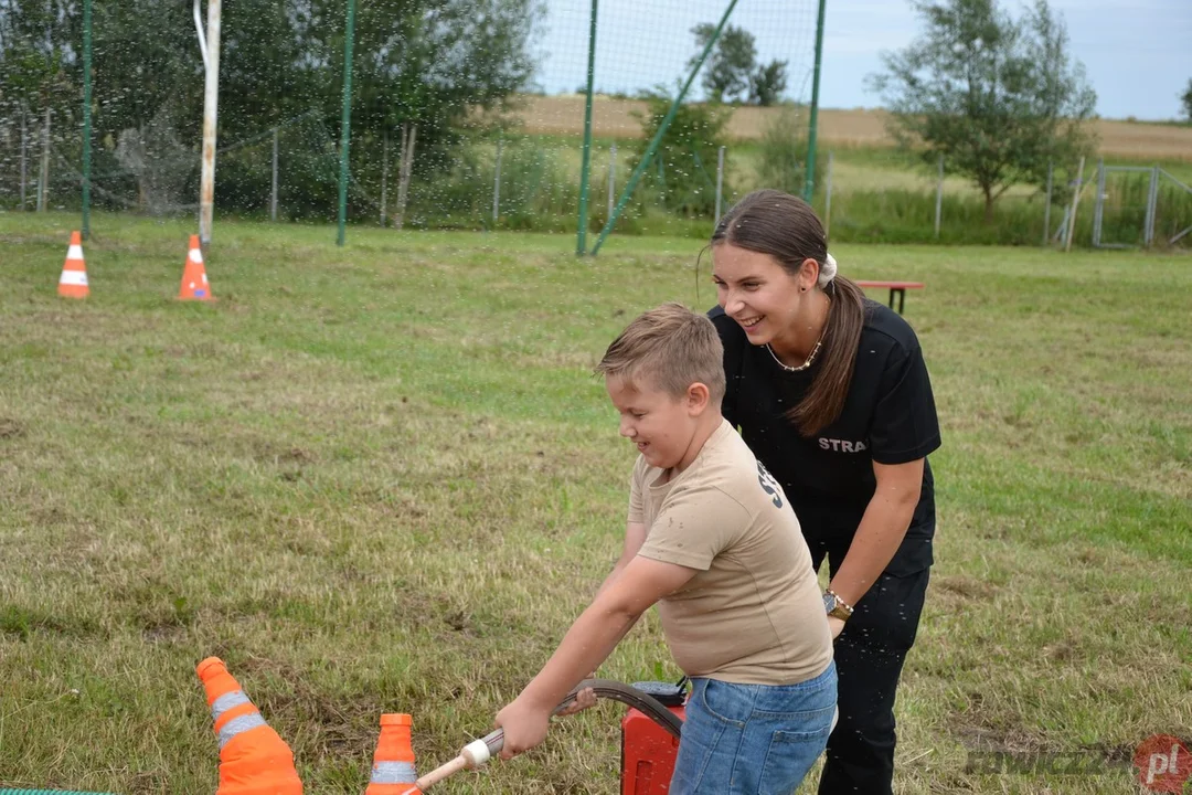 Festyn "Bezpieczne Wakacje z Mundurem" w Sobiałkowie