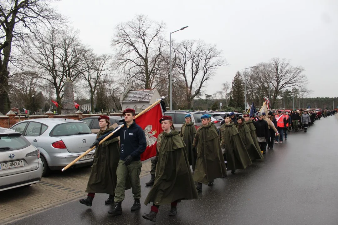 Odprowadzili druha Stefana Tobolskiego na ostatnią wartę. Tłumy na pogrzebie [ZDJĘCIA] - Zdjęcie główne