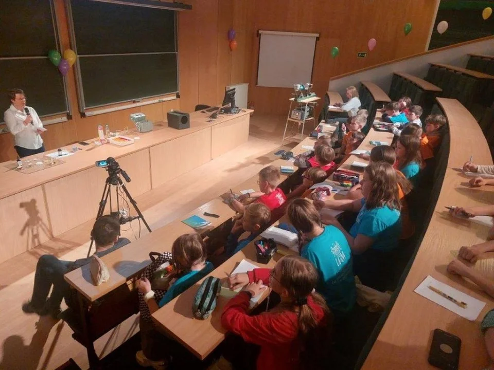 Dzieci z Żerkowa uczciły Międzynarodowy Dzień Uniwersytetów Dziecięcych na wykładzie w Poznaniu