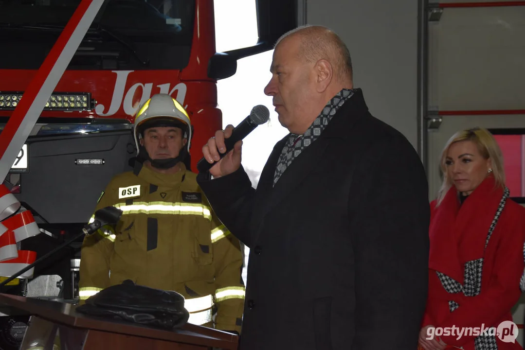 "Ochrzczono" nowy samochód strażacki dla OSP Borek Wlkp. Otrzymał imię "Jan"