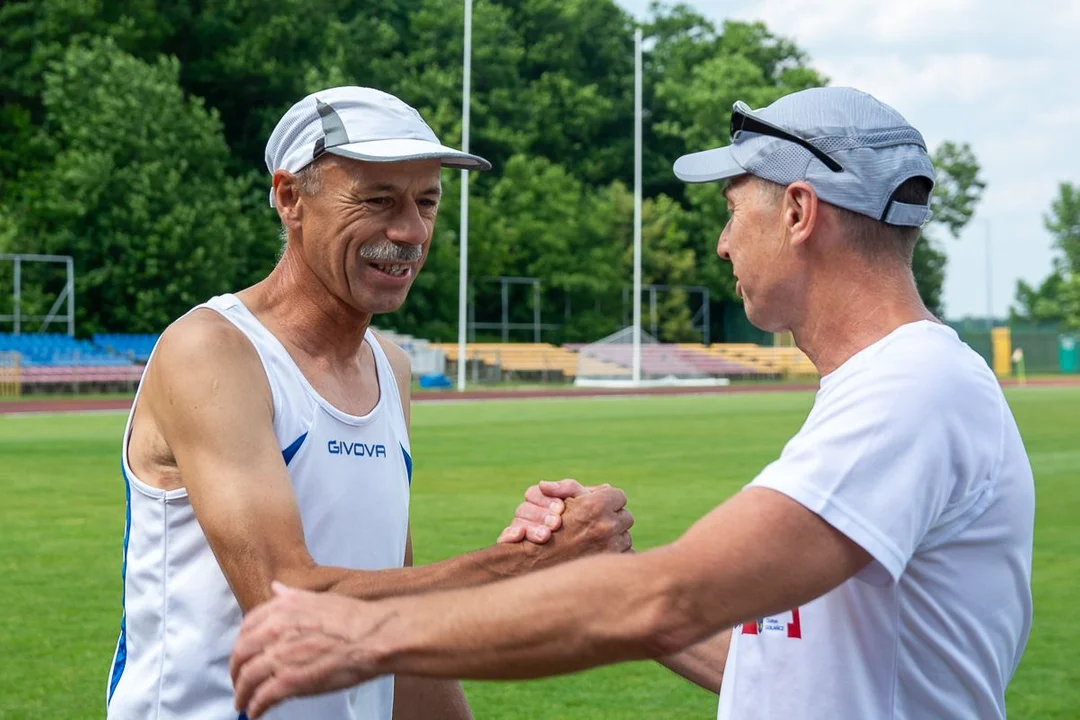 Wiesław Garbarek świętował nietypowo. Biegał na stadionie w Jarocinie w swoje 70. urodziny [ZDJĘCIA] - Zdjęcie główne