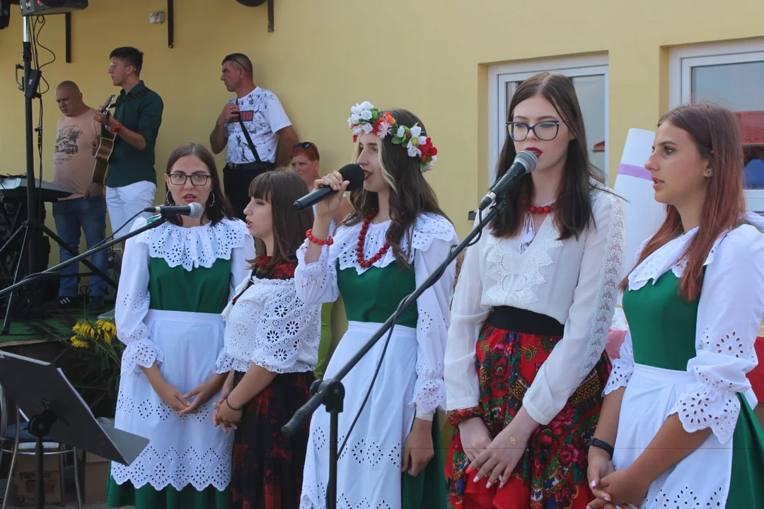 Tłumy na dożynkach wiejskich w Twardowie