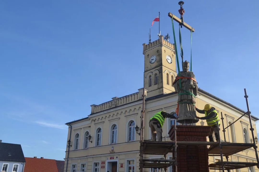 Odbudowa pomnika św. Jana Nepomucena na rynku w Krobi