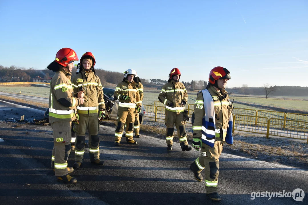 Wypadek na DW434 Gostyń - Poznań. Zderzyły się trzy samochody