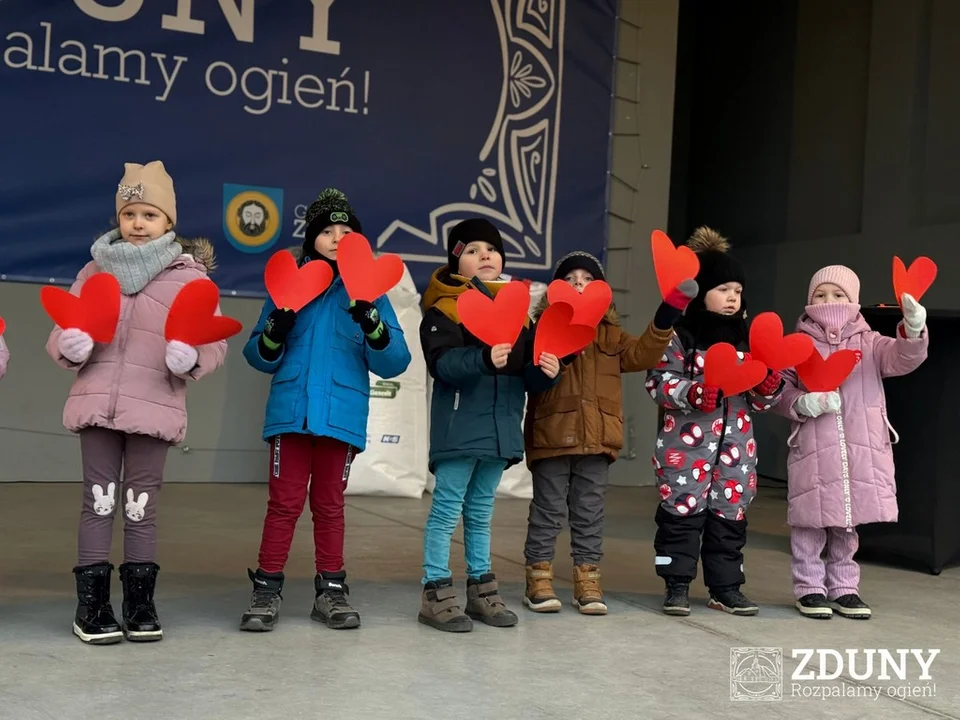 Rekordowy Finał WOŚP w Zdunach. Ponad 74 tys. zł i historyczne momenty [ZDJĘCIA] - Zdjęcie główne