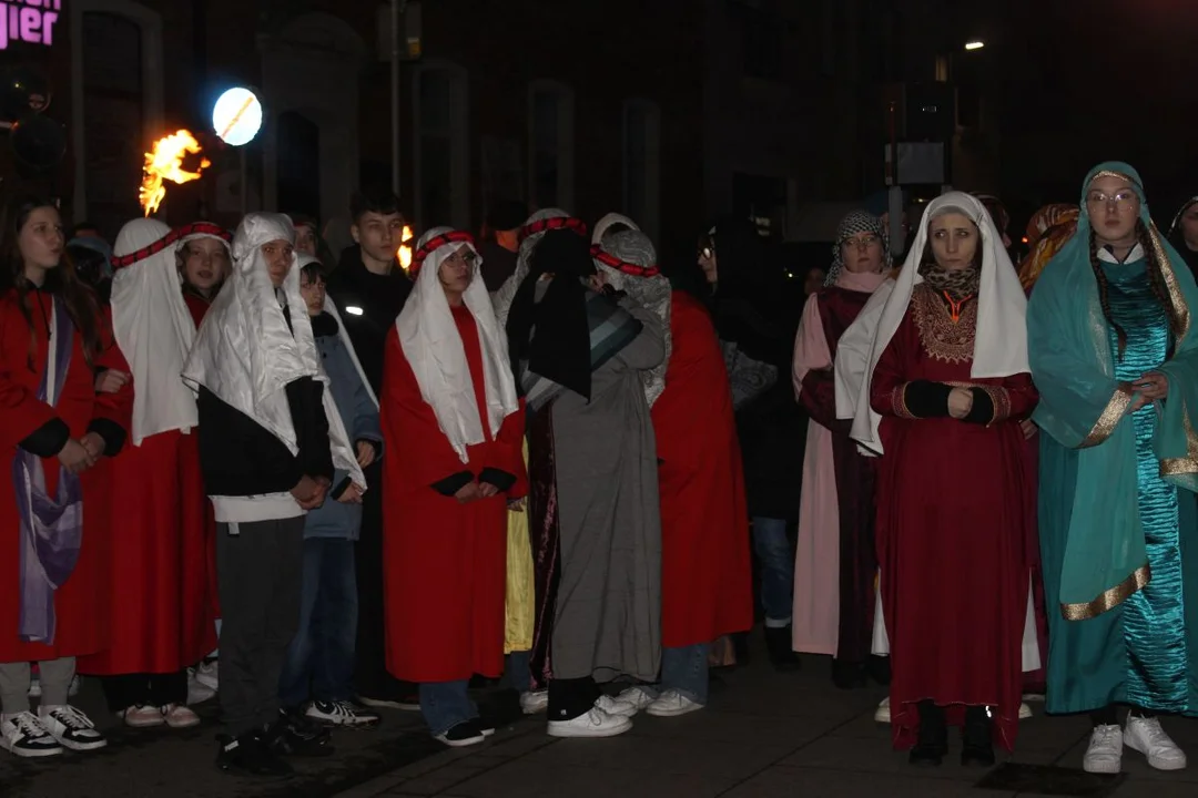 Droga Krzyżowa ulicami Jarocina przygotowana przez parafie Chrystusa Króla i św. Marcina