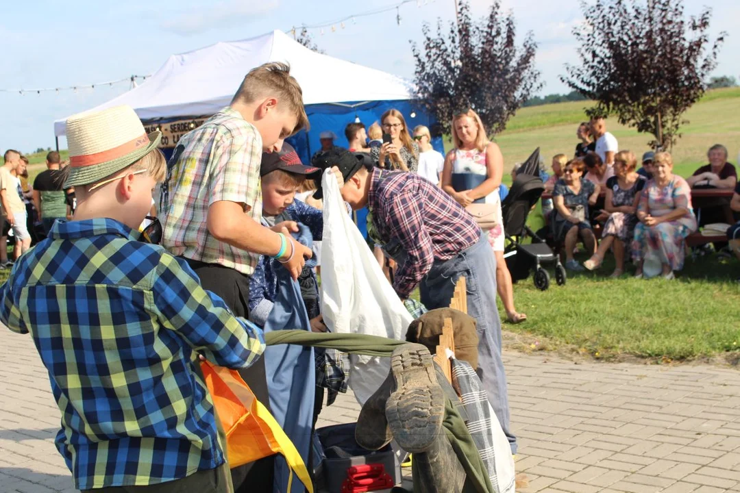 Tłumy na dożynkach wiejskich w Twardowie