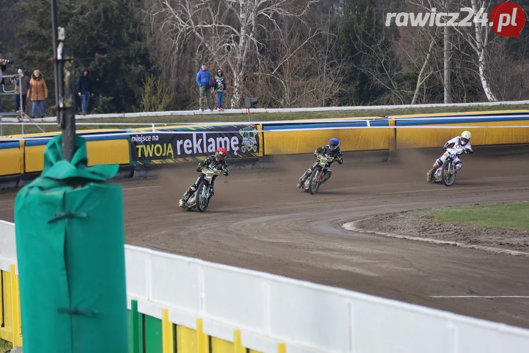 Kolejarz wygrywa na inaugurację.