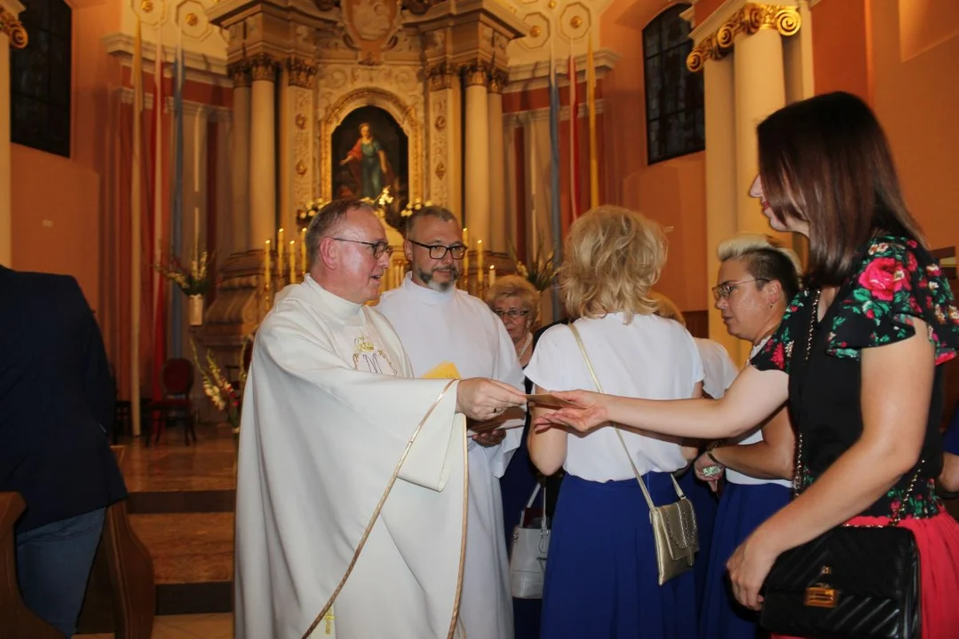 Uroczystość Matki Bożej Cieleckiej w parafii św. Małgorzaty w Cielczy z zawierzeniem KGW z gminy Jarocin