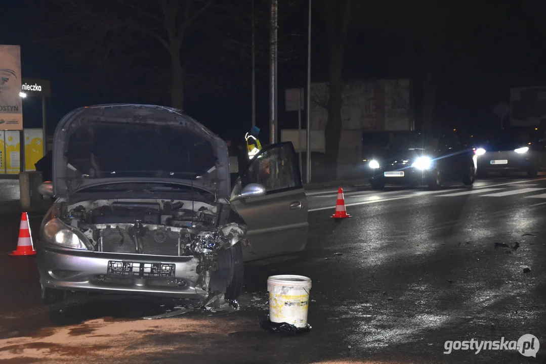 Dwa samochody zderzyły się na DK12, przebiegającej przez Gostyń