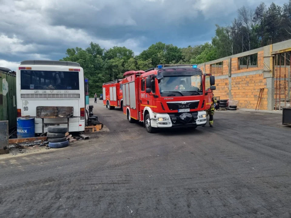 Pożar na stacji demontażu pojazdów w Śmiłowie, gm. Poniec