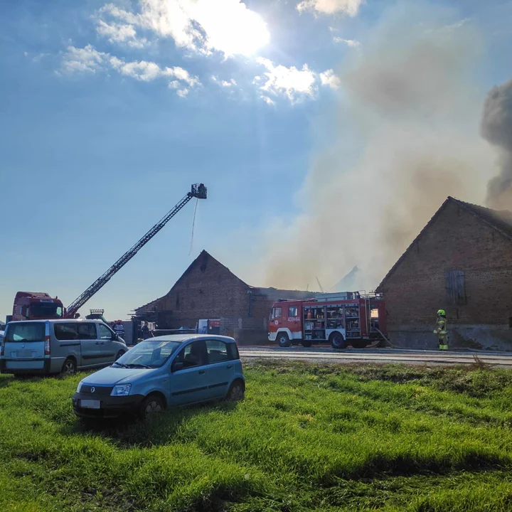 Pożar hali zakładu ślusarskiego w Czeluścinie