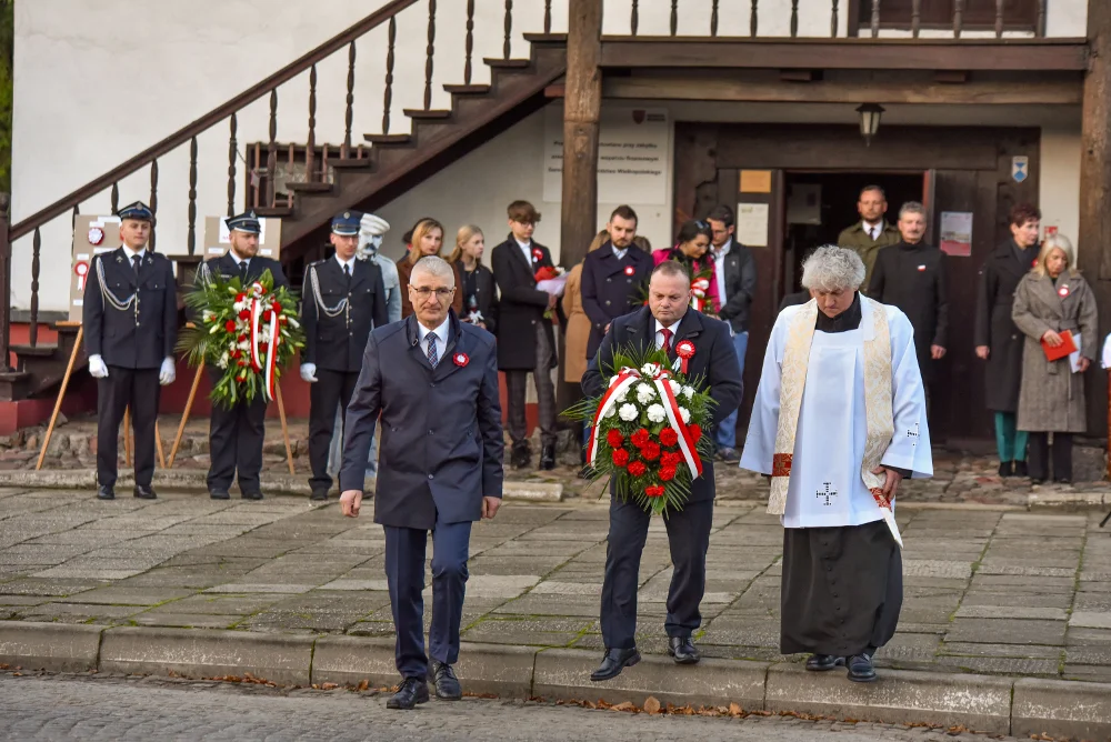 Sulmierzyce. Obchody Narodowego Dnia Niepodległości i promocja książki