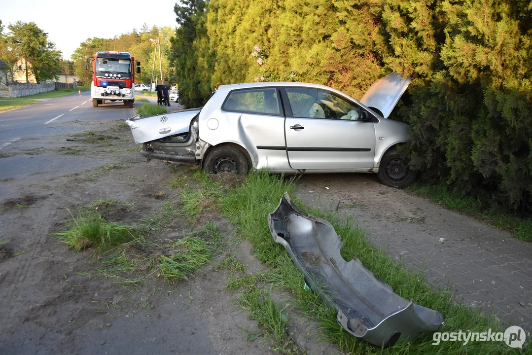 W Śmiłowie (gm. Poniec) nastolatek uderzył w słup osobówką