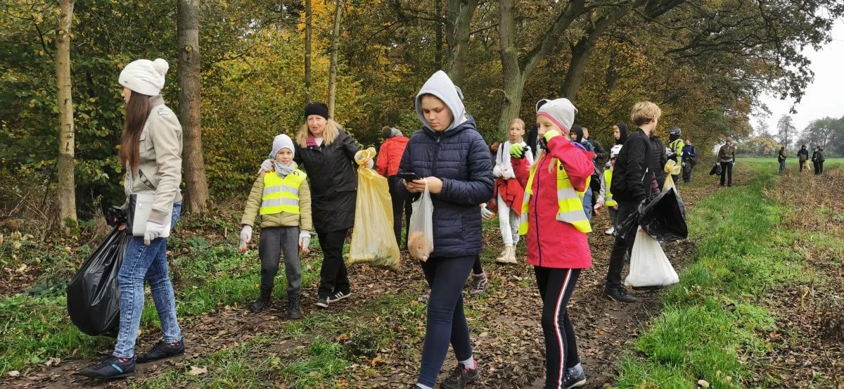 Posprzątali las pomiędzy Goliną a Starą Obrą [ZDJĘCIA] - Zdjęcie główne