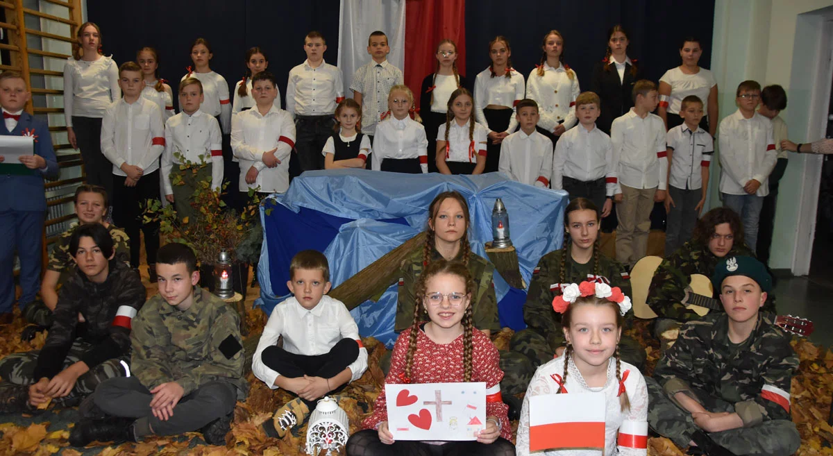 Wieczornica ze Świtezianką - patriotycznie w Szkole Podstawowej w Goli