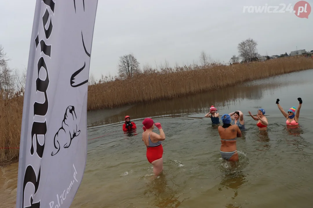 31. Finał WOŚP w Rawiczu. Na poligonie morsy wskoczyły do wody