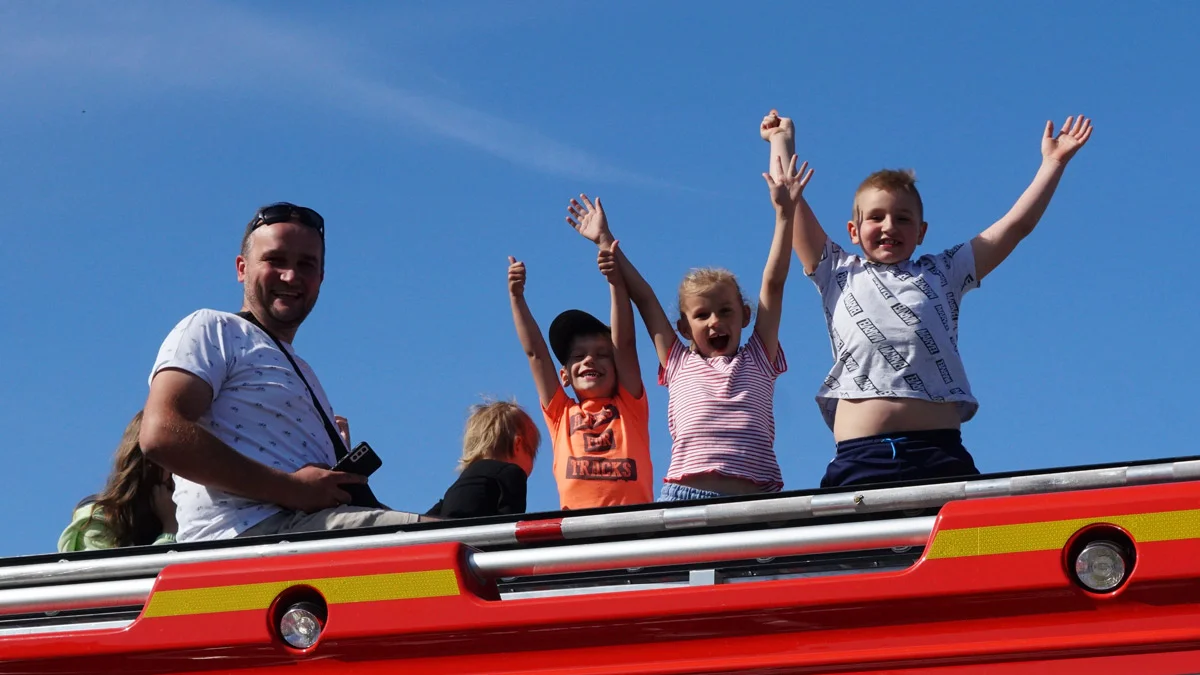 W Piaskach dzień Dziecka na sportowo kolorowo - Zdjęcie główne